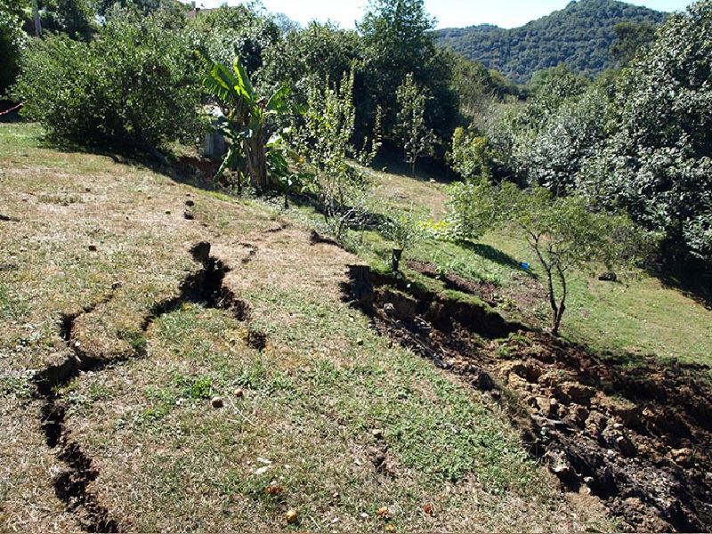 DESLIZAMIENTO EN PARCELA DESLIZAMIENTO EN PARCELA