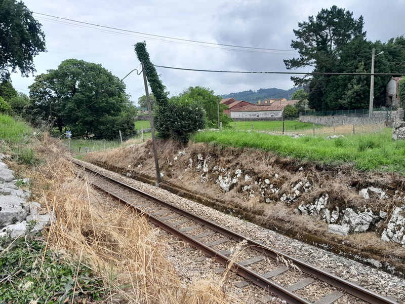 SUPRESIÓN DE LOS PASOS A NIVEL EXISTENTES ENTRE LOS  PK 407/272 Y 446/958 DE LA LÍNEA 770 SANTANDER – OVIEDO. TERMINO MUNICIPAL DE LLANES (ASTURIAS)